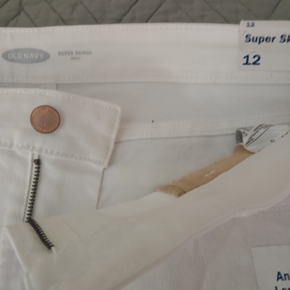 Old Navy Women's Skinny Jeans - White - Picture 2 of 5